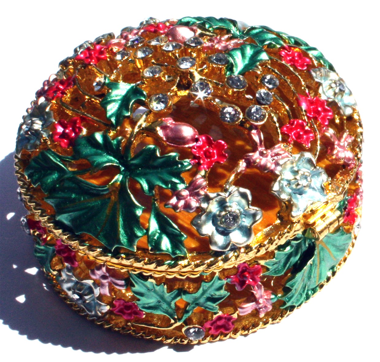 Металлическая инкрустированная шкатулка 1