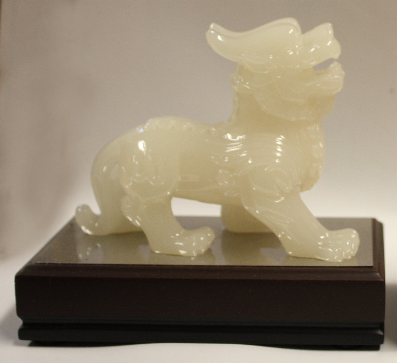 Пластиковая статуэтка белый Ши-Цза, 130 мм