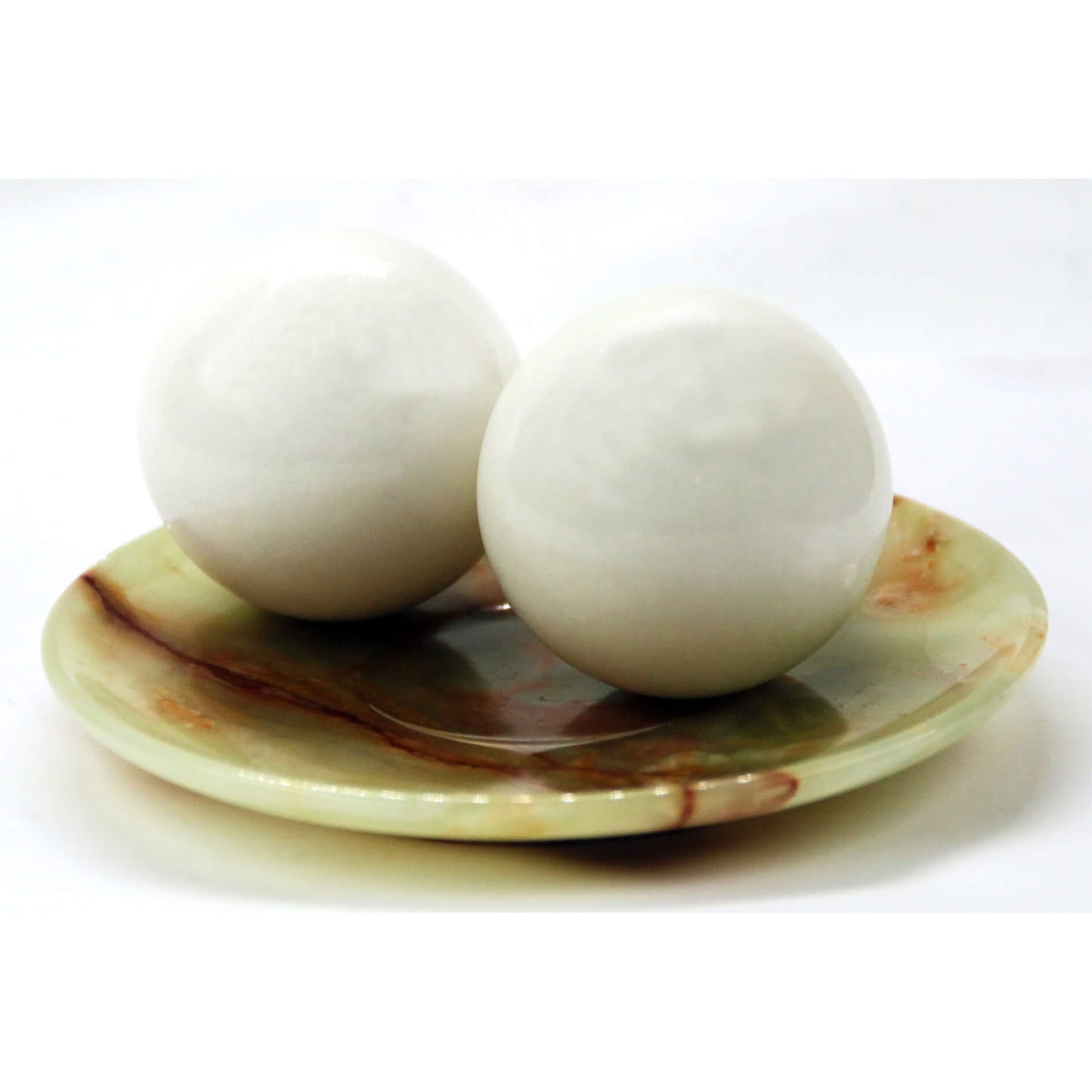 Шарики из белого мрамора, пара