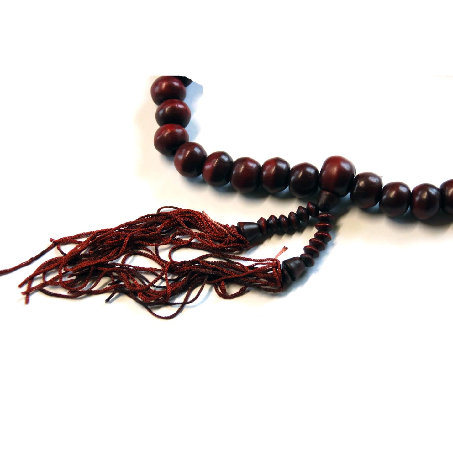 Чётки из дерева с тёмными бусинами средние (108 бусин)