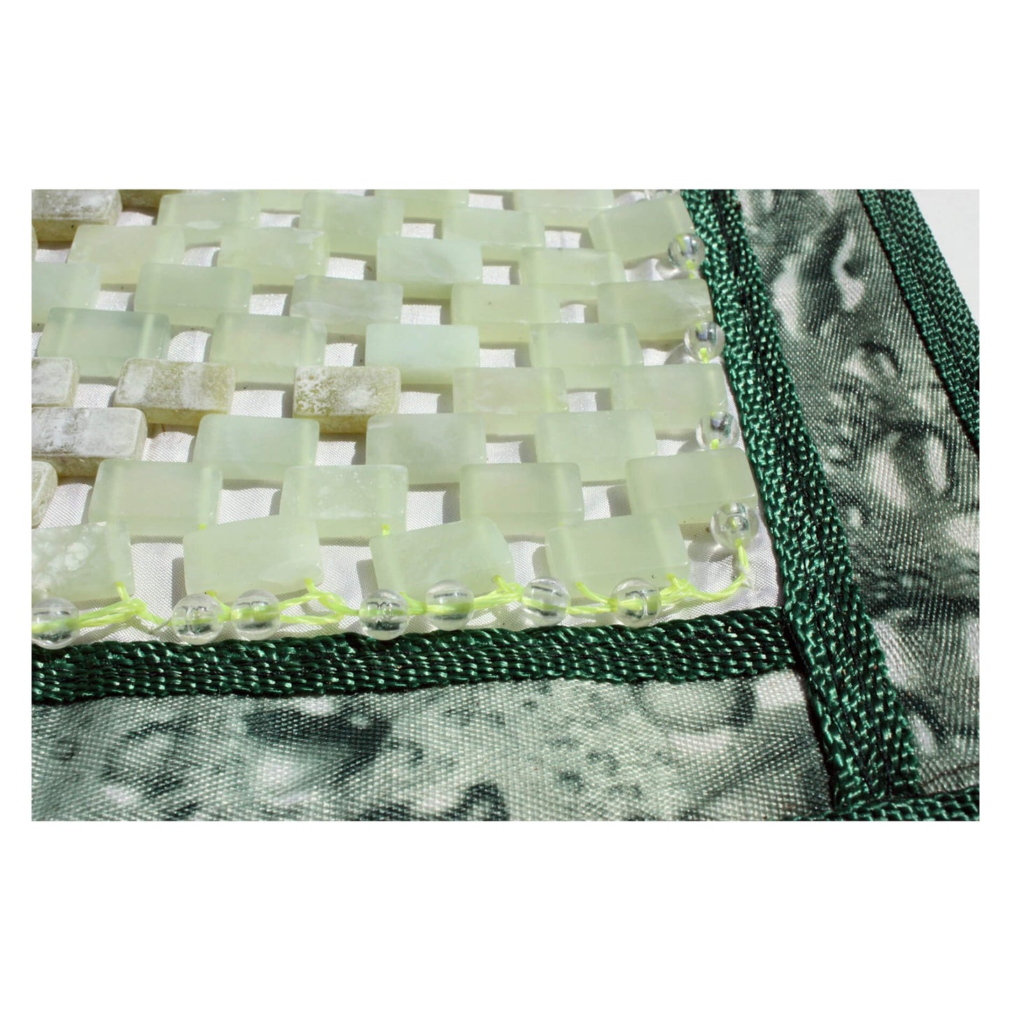 Нефритовый коврик размером 49 см на 29 см