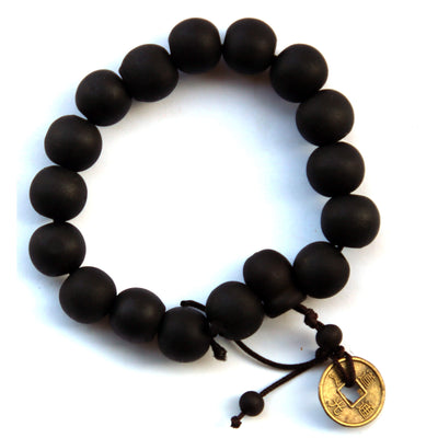 Браслет из дерева с монетой