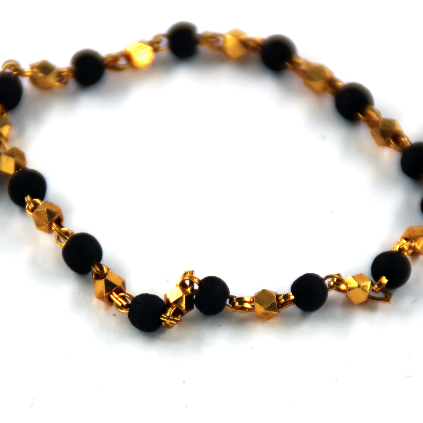 Бусы из дерева туласи с черными бусинами